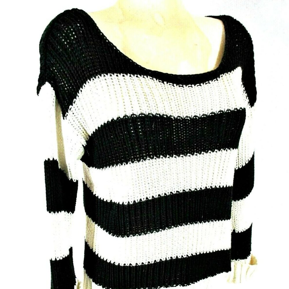 Kenji womens M white black BUTTON sweater (Y)pm2